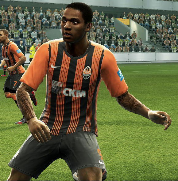 Luiz Adriano face
